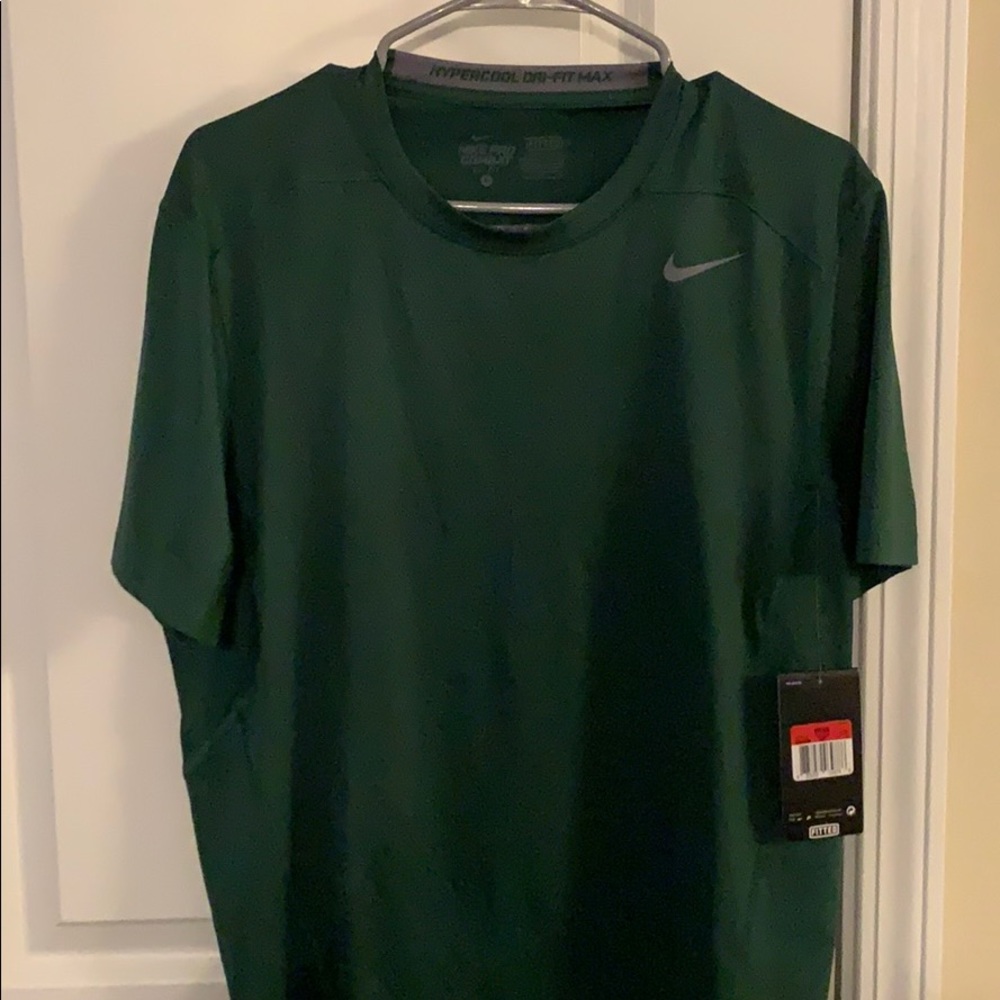 Nike Fitted Hyper Cool Dri Fit Max